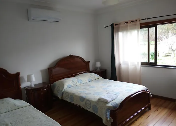 Constantino Al 호스텔 파레드스 드 코라