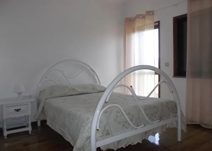 Constantino Al 파레드스 드 코라