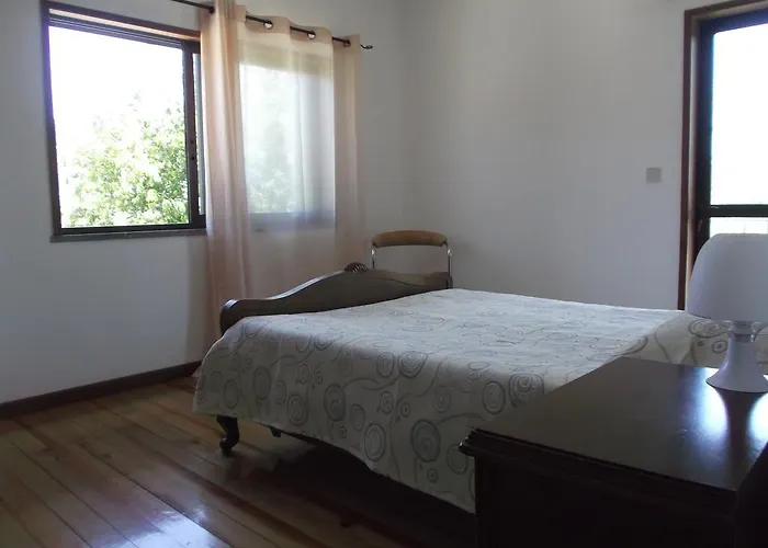 Constantino Al 파레드스 드 코라