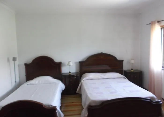 Constantino Al 파레드스 드 코라